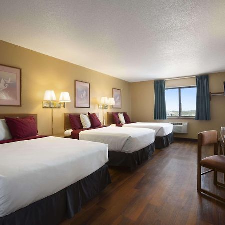 Super 8 By Wyndham Las Vegas Exterior photo