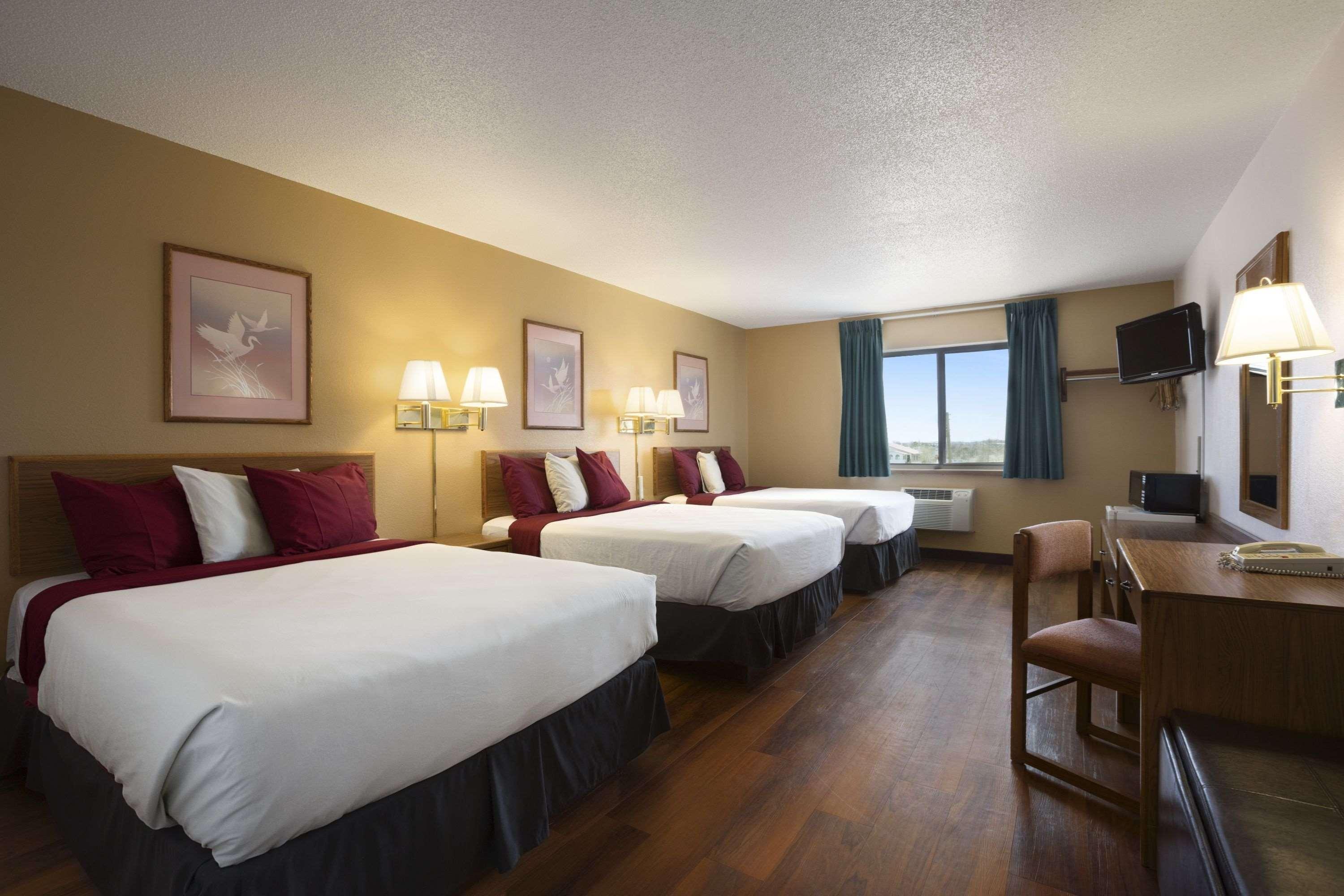 Super 8 By Wyndham Las Vegas Exterior photo